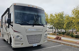 Winnebago Vista Luxury Class A meet "Lucky Lady"