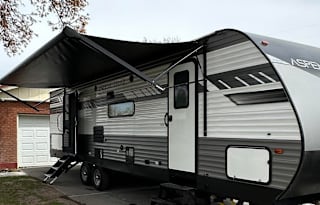 *Private Bathroom** 2022 Aspen Trail 38’ Bunkhouse