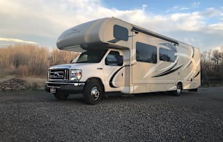 2017 Thor Motor Coach Chateau 31L