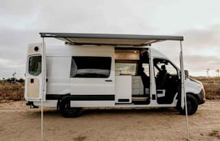 2022 Mercedes-Benz Sprinter 2500 V6 (off grid)