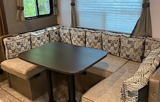 2018  29 ft surveyor with 3 bunks