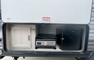 2024 Aurora Light 18BHS Queen Bed and Bunks!
