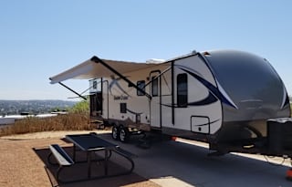 Spacious 35ft Shadow Cruiser S-313BHS