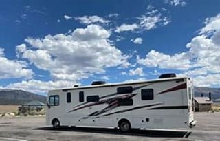 BRAND NEW 2021 Fleetwood RV Flair 35R