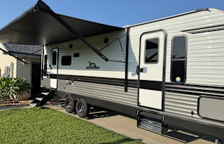 Spacious 2025 Jayco Travel Trailer!