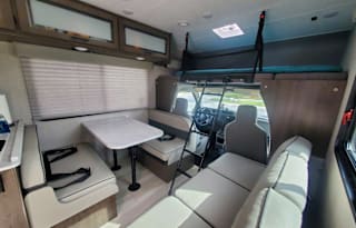 2022 Coachmen RV Leprechaun 270QB Ford 350