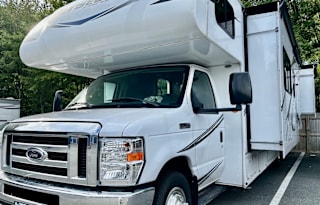 2019 Forest River 32 feet with opt. tow dolly
