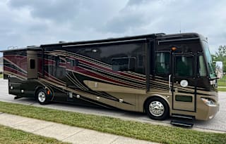 2014 Tiffin Phaeton 40QKH Bunkhouse