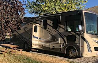 Class A Vacay (Sleeps 6+, Easy to Drive!)