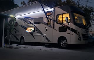 Godzilla" Thor Motor Coach ACE 30.3