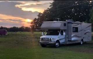 Castillo's drivable bunkhouse pn wheels! Fits 10!
