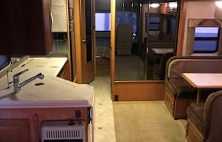2005 Dolphin Motor Coach Dolphin A