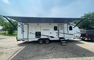 10person 2022 Sunset Trail. Practically brand new!