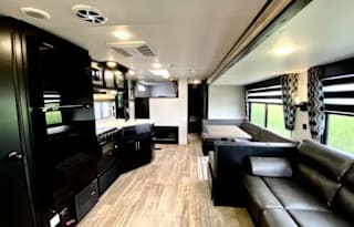 Cherokee Bunkhouse--Free Delivery!