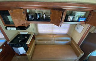 FULLY STOCKED Forest River Sunseeker! Sleeps 8!