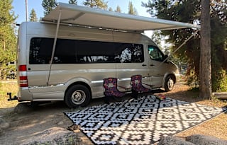 Queen Bee -2017 Mercedes Benz Roadtrek CS