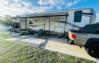 2 bedroom, 2 full baths, fifth wheel