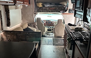 2013 Winnebago Chalet 31RJ