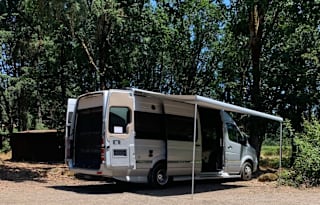 Luxury Mercedes 24' Pet Friendly Van