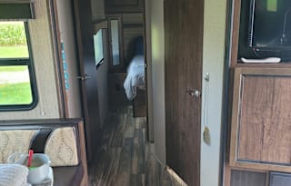2017 Cruiser MPG 3300BH
