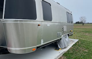 Camp Olio: 2021 Airstream Flying Cloud 25FB