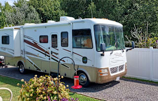 "Coach" Simple, Clean, Kids & Pet Friendly Venue