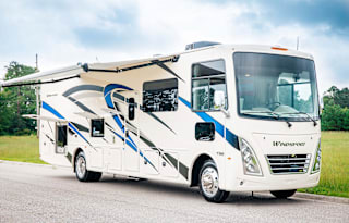 Luxury 2022 Thor Motor Coach Windsport 34J