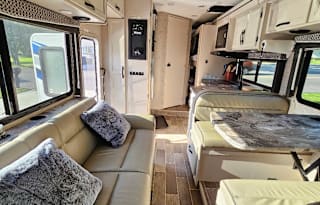 2022 Thor Motor Coach Chateau 31EV