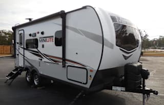 *NEW* 2022 Mini Lite 2109S!  Multi day discounts!