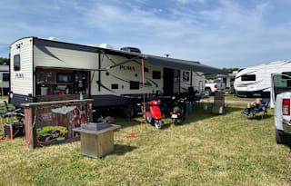 2017 32’ bh camper sleeps 10 outdoor kitchen