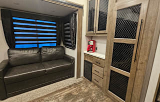 Z&S home on wheels with kids bunk room
