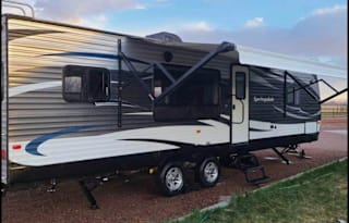 Ultimate Comfort 30' Camper Memorable Adventures!