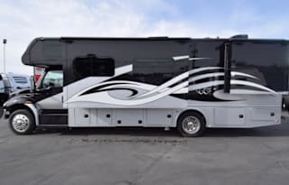 “Go Barefoot”  Super C diesel International Coach