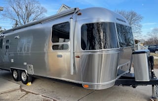 2021 Airstream Globetrotter 27FB - The LainnaBelle