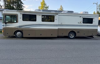 2000 Fleetwood RV Bounder Classic Diesel 39/MH
