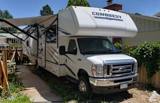32ft 2023 Conquest Class-C RV - Pet Friendly!