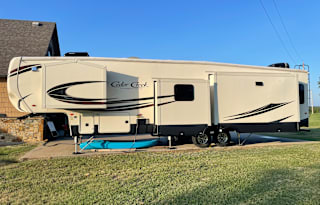 Spacious 5th Wheel for Relaxing with the Family
