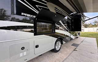 Luxury on Wheels: Explore in the 2022 Jayco 31UL!!
