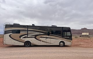 2015 Thor Motor Coach Palazzo 33.3