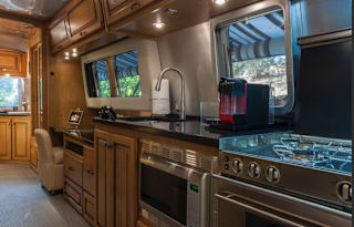 2018 Airstream Classic 33