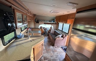 Thor Motor Coach Four Winds 31W
