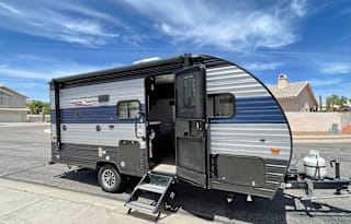 Lightweight Travel Trailer Rental Sleeps 5