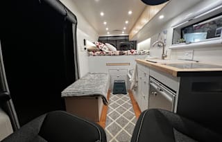 "Kineo" All Season, Off-Grid Adventure Van