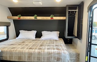 Keystone RV trailer Sleeps 7 Lightweight