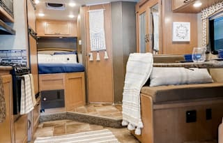 2017 Thor Motor Coach Four Winds 24C
