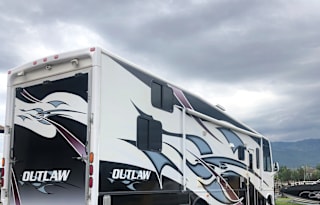 Damon Outlaw With Garage & Patio