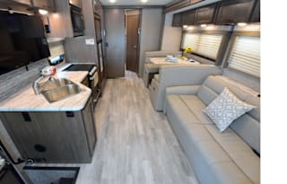 Easy to Drive NEW 2021 Thor Freedom Traveler - JOY