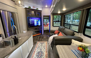 AMAZING RV - Must See 2BR! (Delivery Available)
