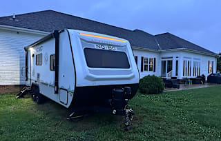 The Labrador Lodge – Pet-Friendly, Off-Grid Camper