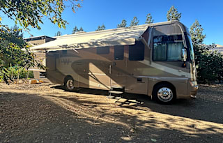 2008 Winnebago Adventurer 33C